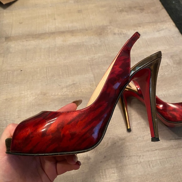 Authentic Louboutin Red Patent Slingback heels - Picture 7 of 8